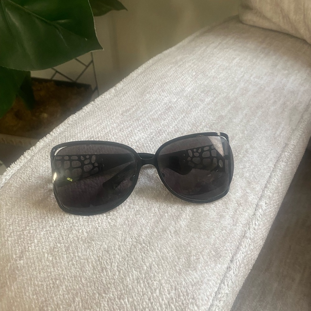 Yves Saint Laurent Black Sunglasses